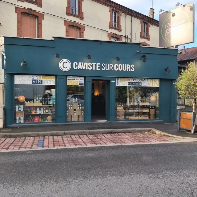 Caviste sur cours_Saint-Just Saint-Rambert