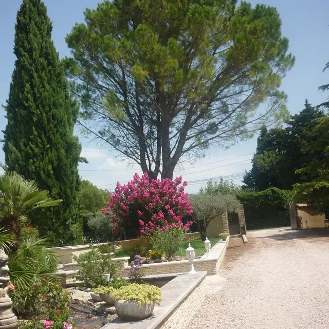 Vue entrée de la Bastide