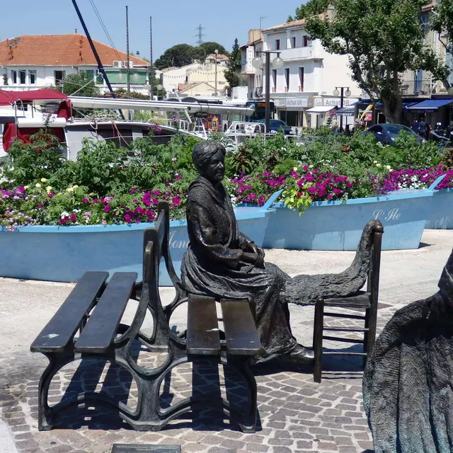 Statues de bronze Le pêcheur et la ramendeuse_Martigues