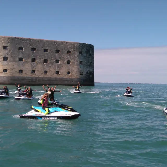 Balade en jet ski autour de fort Boyard par Ré Glisse