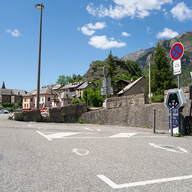 Borne de recharge pour véhicules électriques - Place de la Poste, Le Lauzet-Ubaye