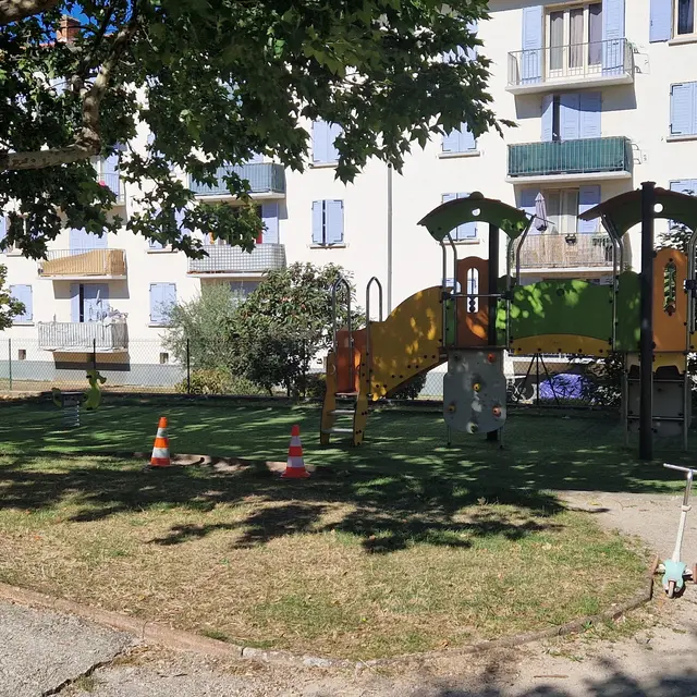 Aire de jeux rue de la Piscine_Les Mées