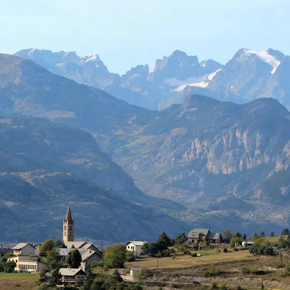 Vue sur Eygliers et les Ecrins