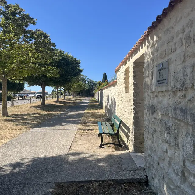 Toilettes publiques - Cours Vauban_Saint-Martin-de-Ré