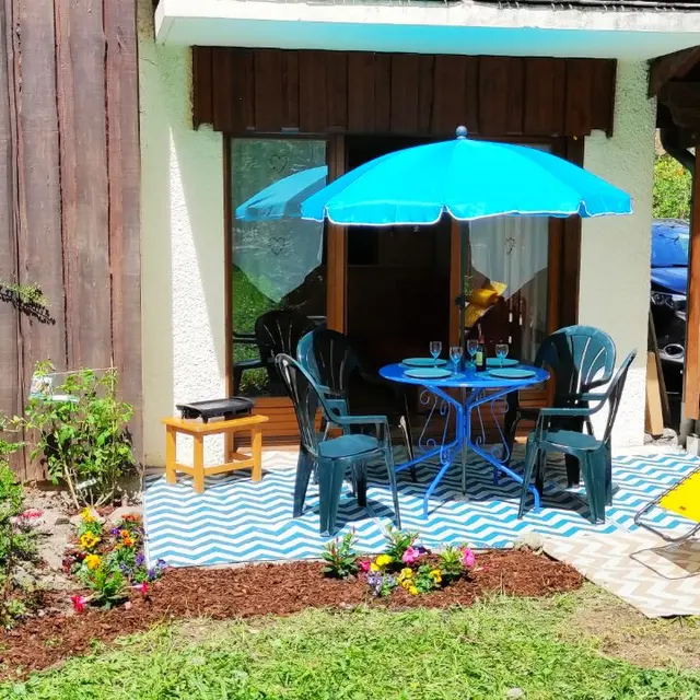 Rez -de-chaussée à l'orée du bois, jardin, terrasse, centre-ville_Samoëns