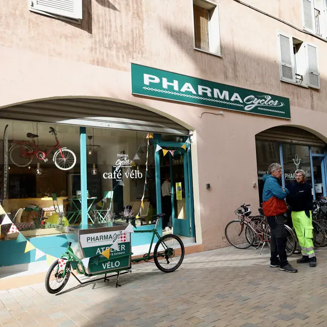 Pharmacycles - café-vélo & atelier vélo associatifs