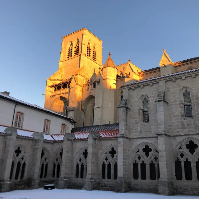 EVE_Visite guidée de l'Abbaye-Vacances de Noël 2022-cloître enneigé
