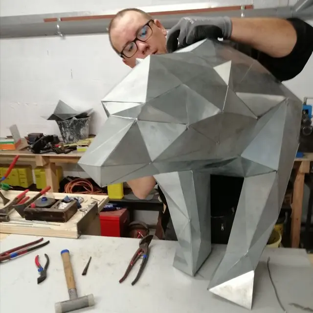 L'effet Zinc - Ours origami en fabrication  - zinc naturel - décoration - atelier - Saint André d'apchon.jpg