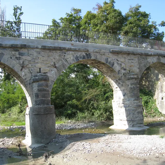 Aqueduc de Lagrand