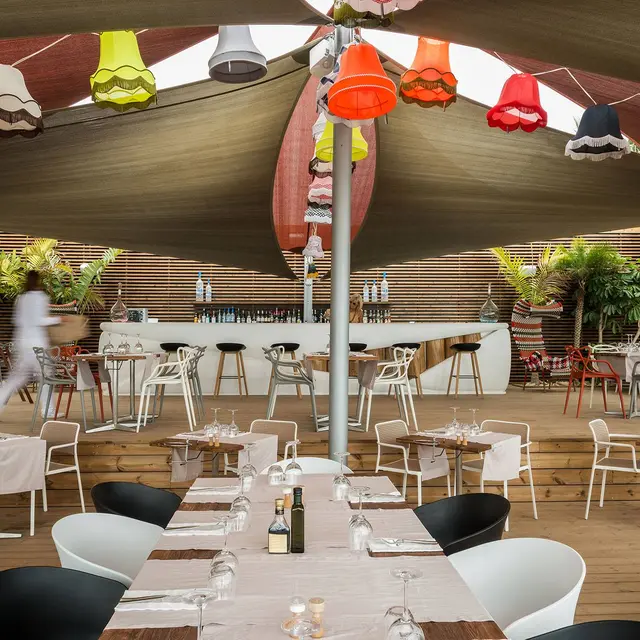 Restaurant hyeres plage lounge transat