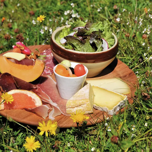 Repas en chalet d'alpage