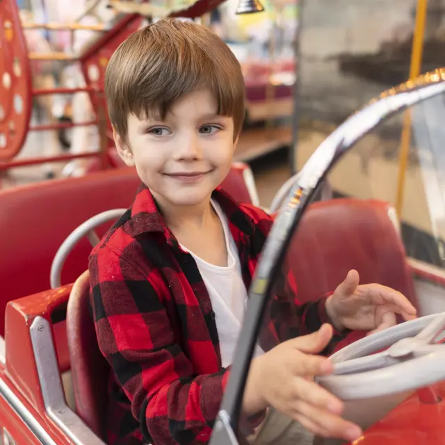 enfant dans un manège