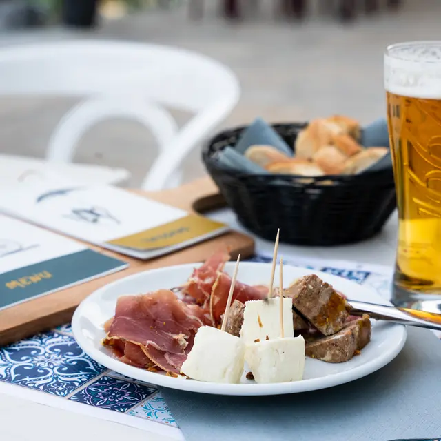 plateau charcuterie fromage