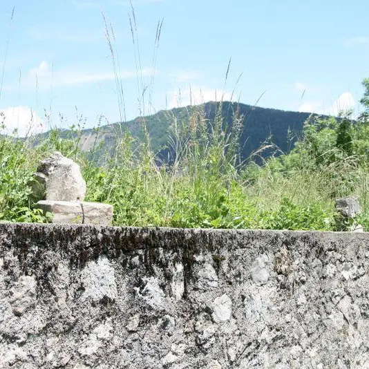 Hameau de Tanaron et le rocher Gassendi_La Robine-sur-Galabre