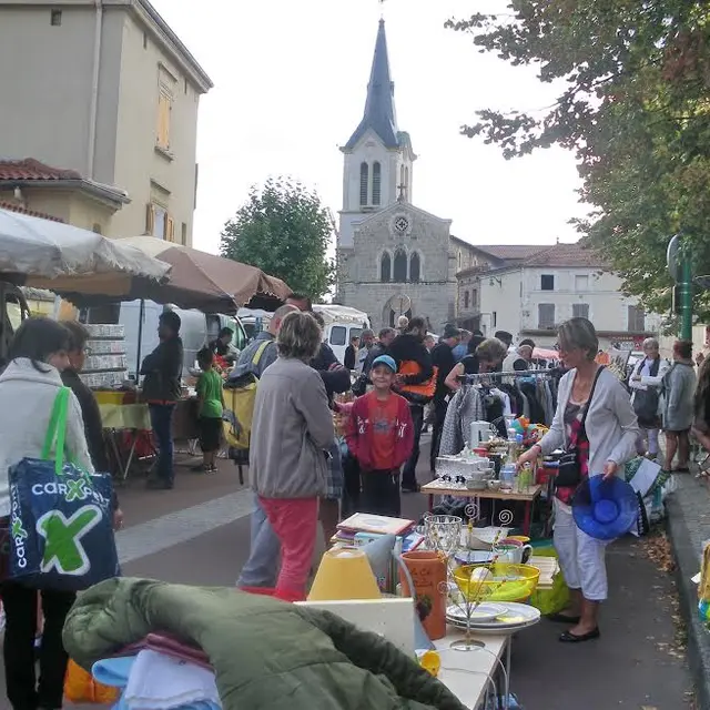 Vide-grenier_Saint-Romain-le-Puy