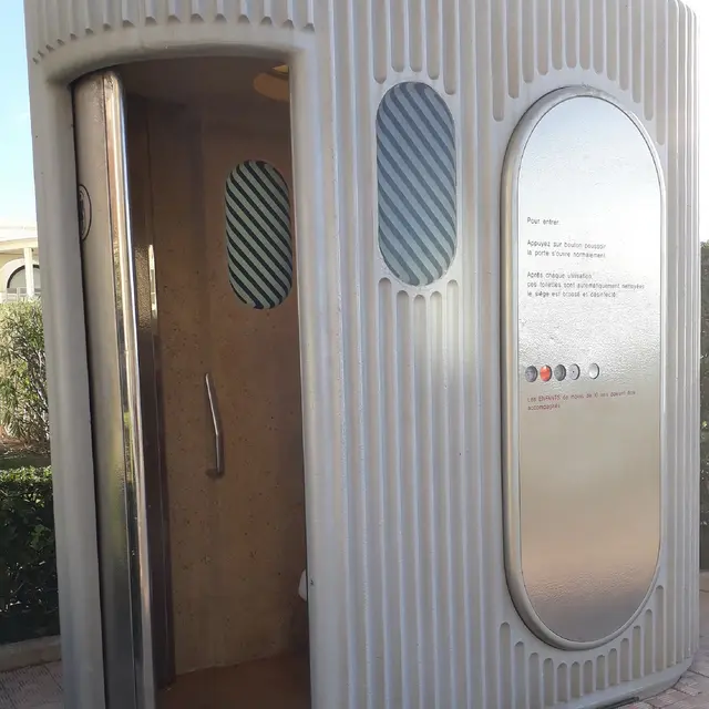 Toilettes publiques