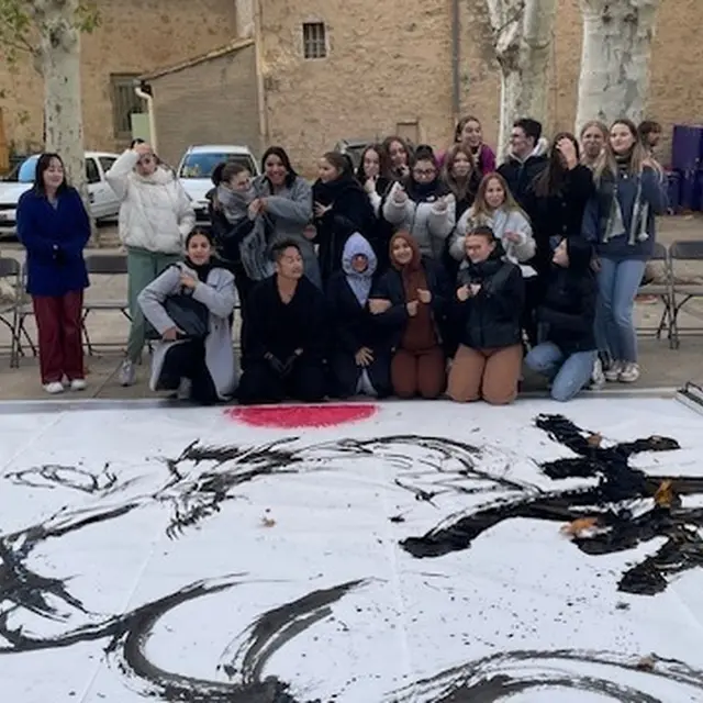 Performance de calligraphie