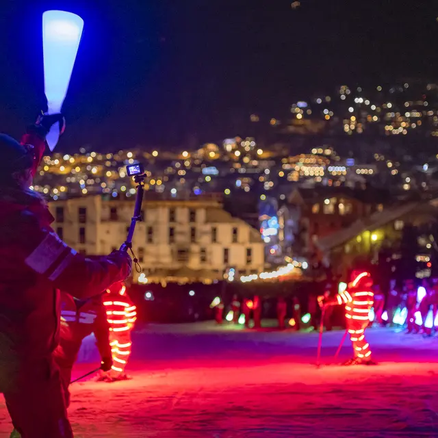 Descente aux flambeaux des moniteurs et des enfants de l'ESF_Morzine