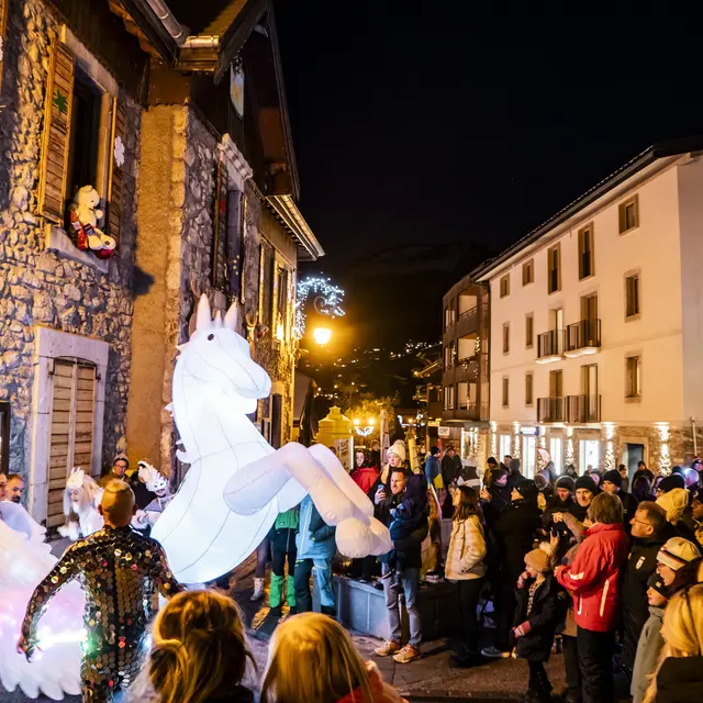 Parade fantastique et lumineuse_Châtel
