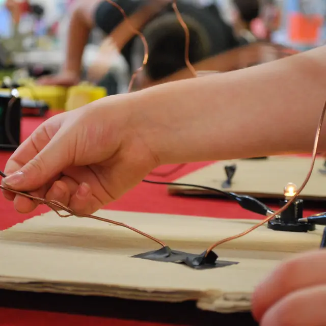 Atelier scieAtelier scientifique La Soucoupe / La Rotonde