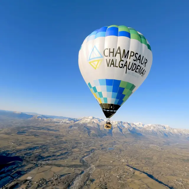 Hautes-Alpes Montgolfière à Chorges