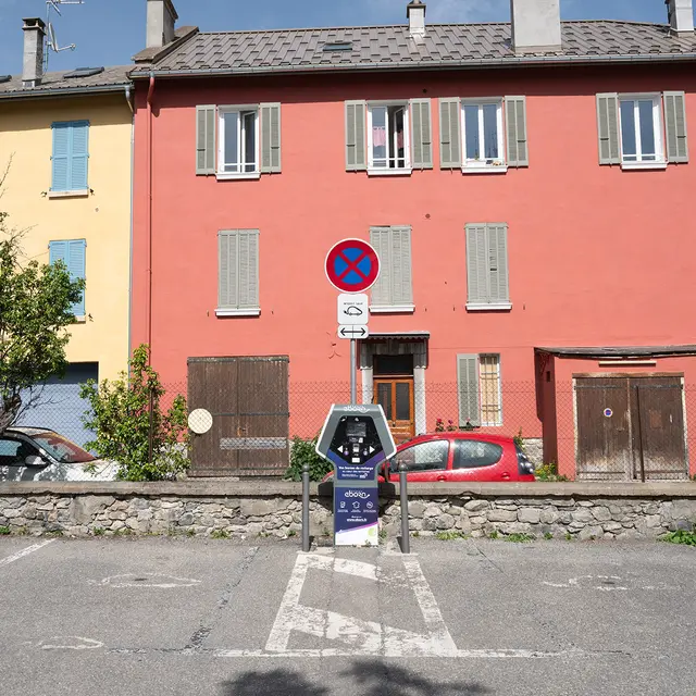 Borne de recharge pour véhicules électriques - Place Paul Reynaud, Barcelonnette