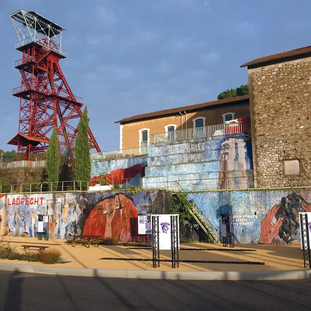 Puits Fontanès et Fresque de Ladrecht