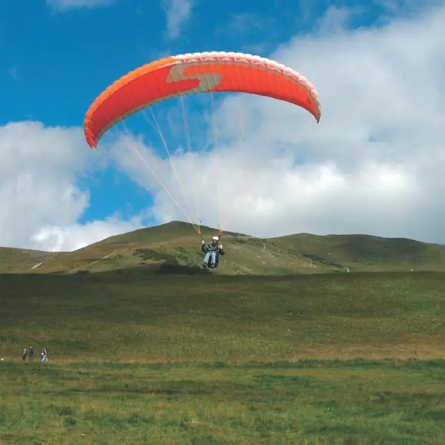 Décollage parapente @LaToussuire