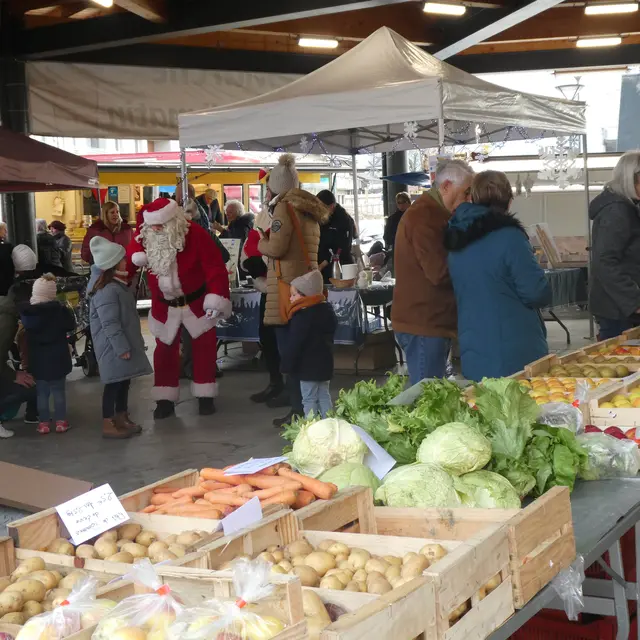 Tournée du Père Noel au Centre-Bourg de Saint Alban-Leysse_Saint-Alban-Leysse