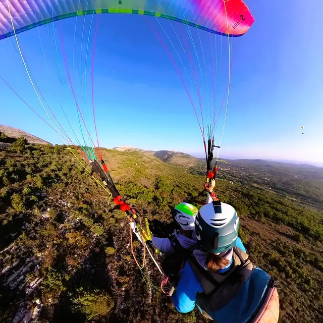 parapente à Saint-Vallier de Thiey, Préalpes de Grasse, belles couleurs et luminosité d'automne