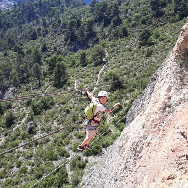Accompagnement via ferrata rocher de 9h parcours sportif - Salamandre Escalade_Digne-les-Bains