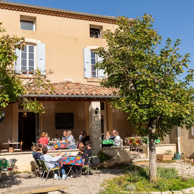 Auberge et sa terasse