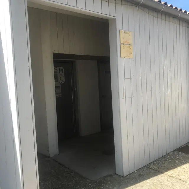 Toilettes publiques de Loix - Extérieur