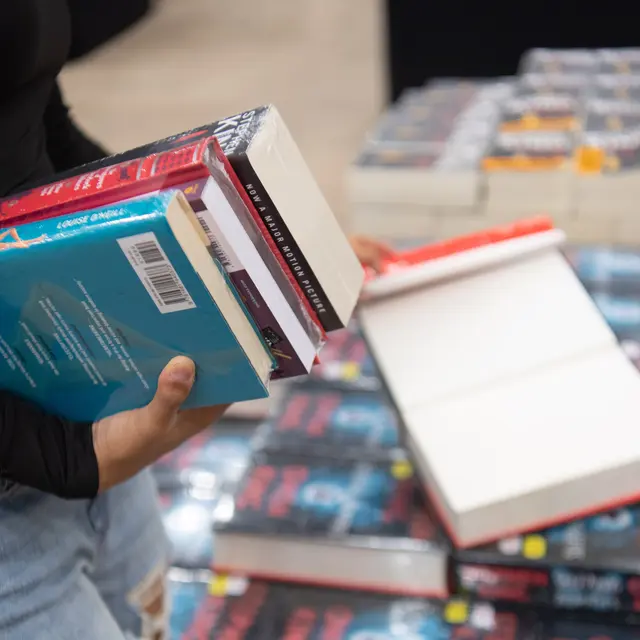 Braderie de livres - Médiathèque de Cluses_Cluses