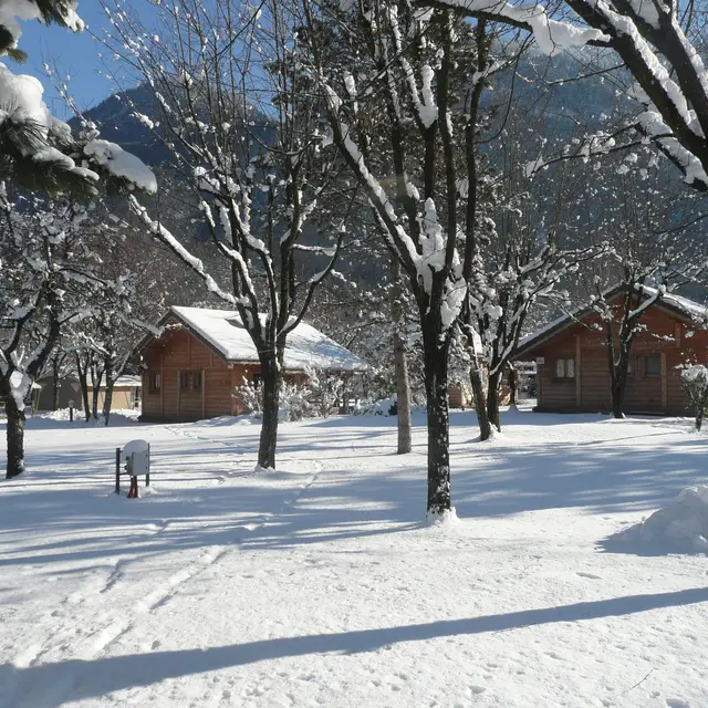 Chalet savoyard camping 3 étoiles le Champ Tillet