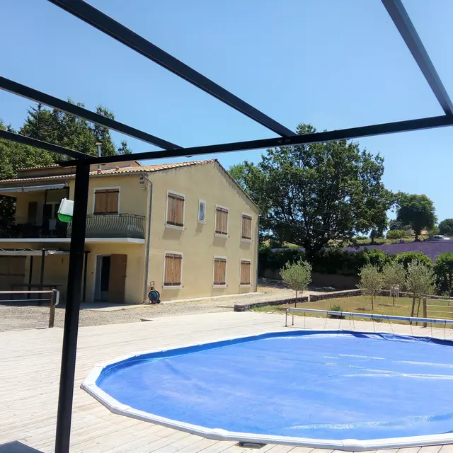 Piscine + villa