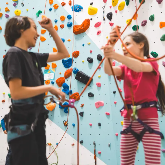 Escalade indoor pour les enfants au Topo !_Saint-Gervais-les-Bains