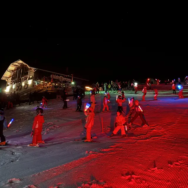 Descente aux flambeaux et ski nocturne_Flumet