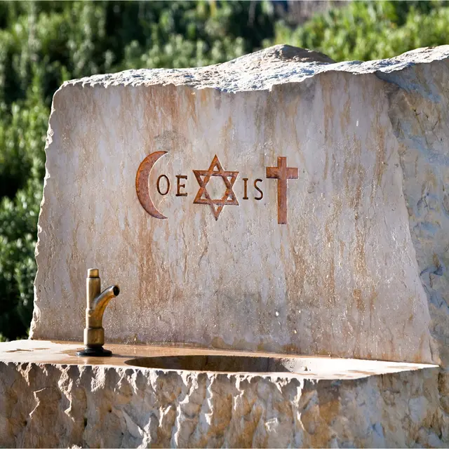Fontaine COEXIST