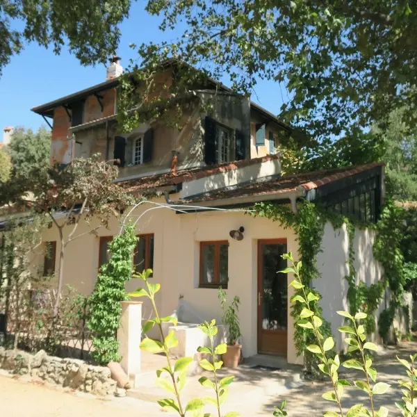 Location saisonnière Dépendance de la bastide 18e