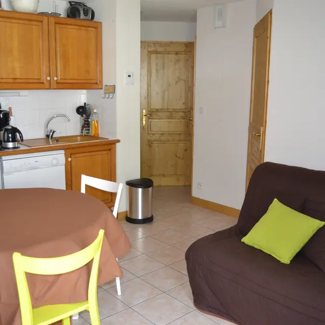 pièce principale avec coin cuisine