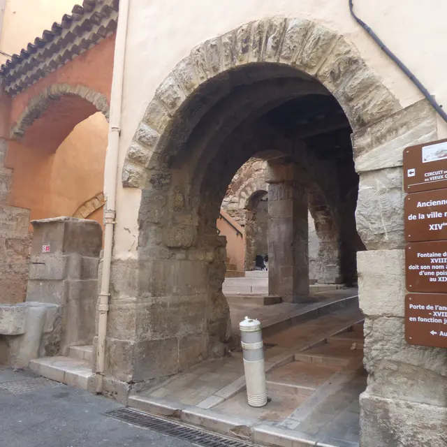 Porte médiévale XIVè Cuers