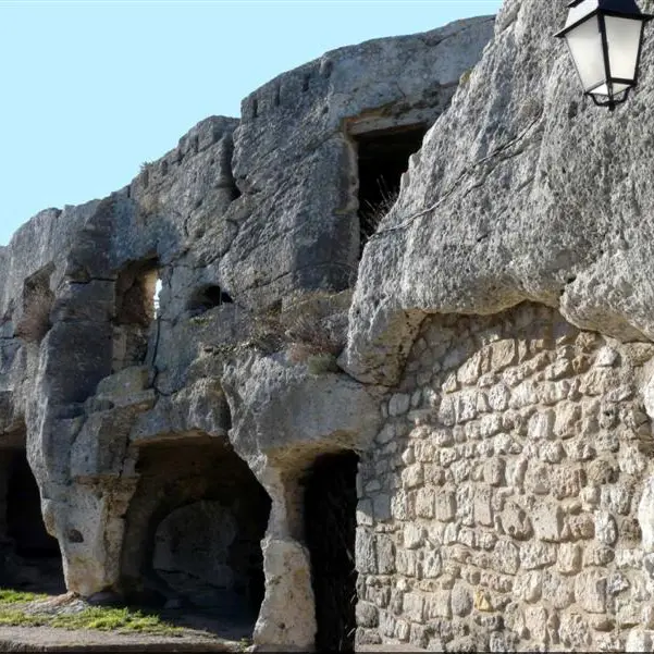 Grotte et ruines du château du Castellas