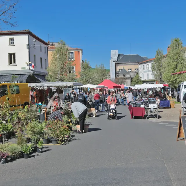 Marché hebdomadaire de Billom_Billom