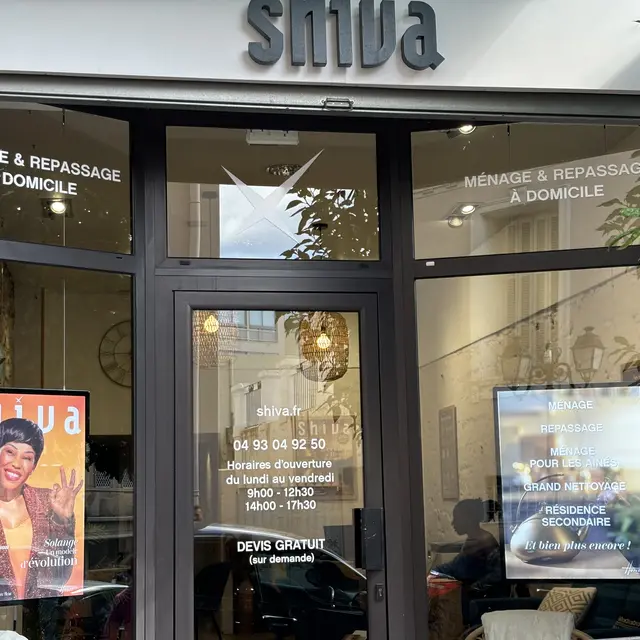 VITRINE AGENCE DE BEAULIEU.jpg