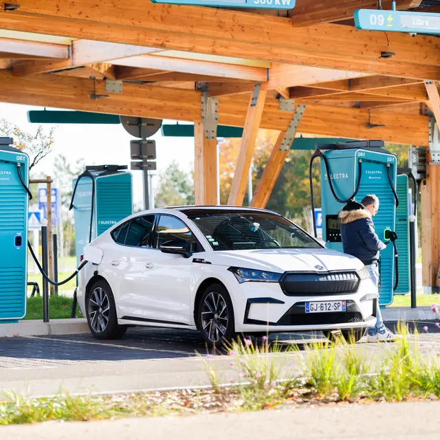 Borne de recharge électrique_Moissac