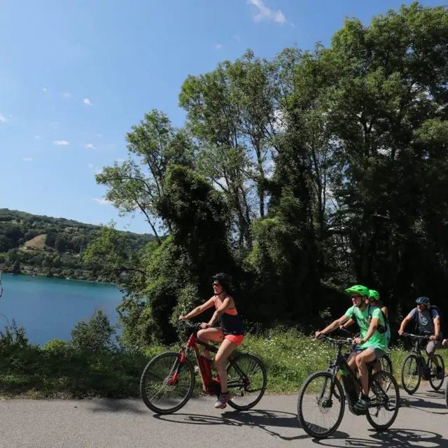Velo_voie_verte_famille_lac_de_paladru_2019