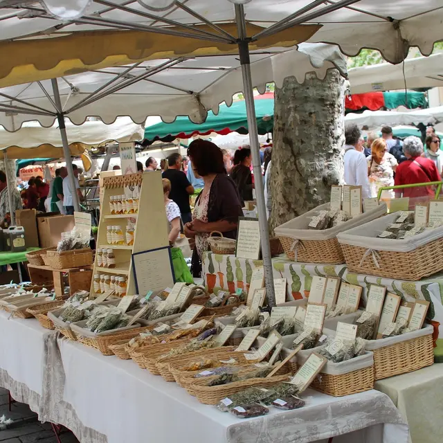 Grand marché provençal de Saint-Auban_Château-Arnoux-Saint-Auban