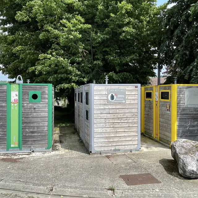 Bornes de tri salle polyvalente de Vazerac_Vazerac