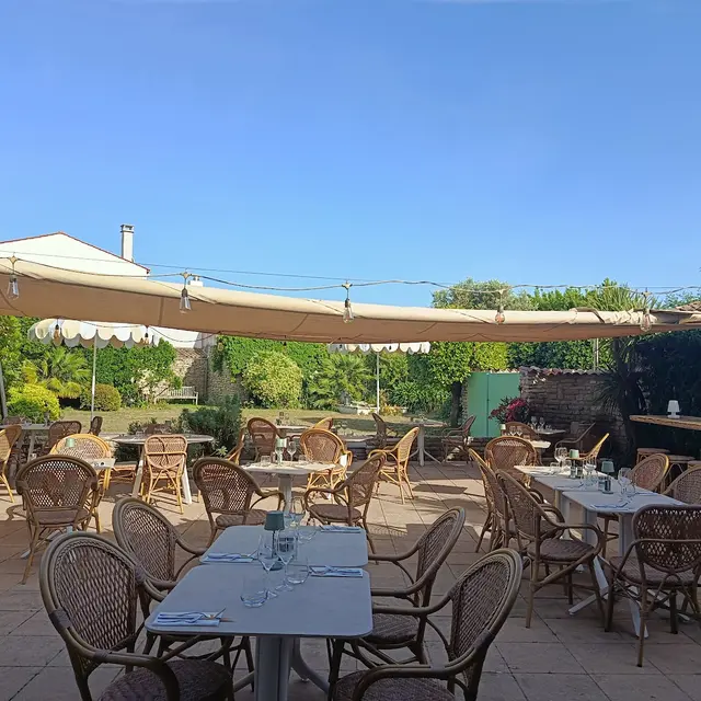 La terrase côté jardin intérieur